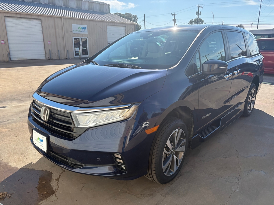 Blue Honda Odyssey with Side Entry Automatic In Floor ramp