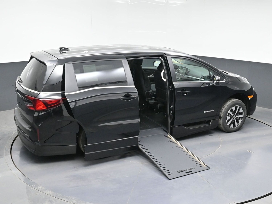 Black Honda Odyssey image number 25