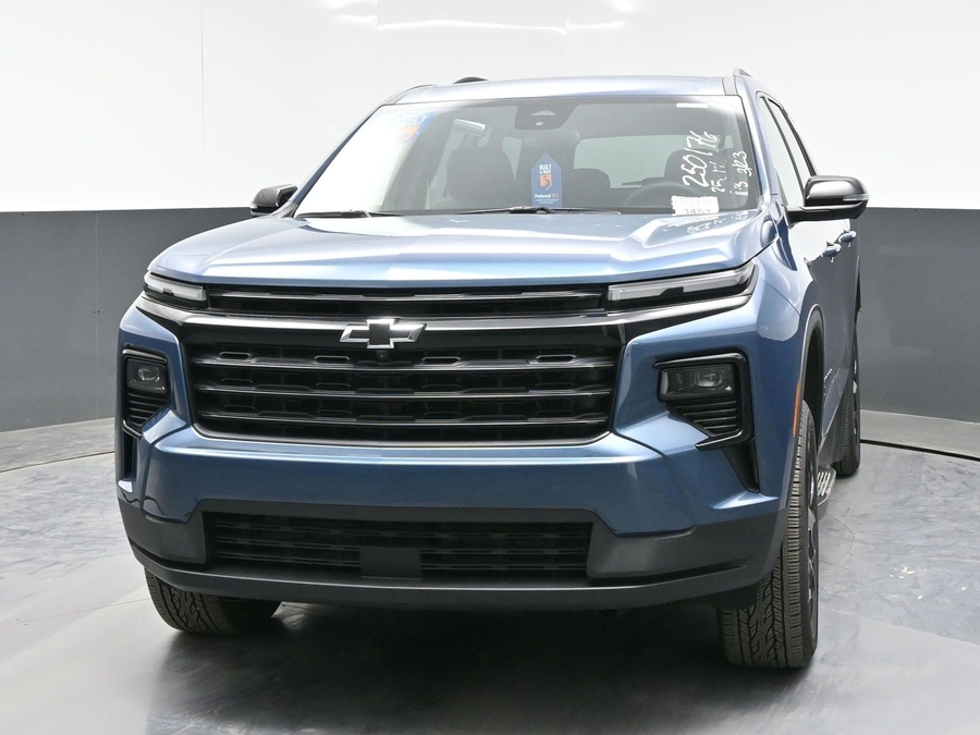 New 2025 Chevrolet Traverse 1LT Midnight - BraunAbility Side Entry Entry In Floor Automatic Ramp