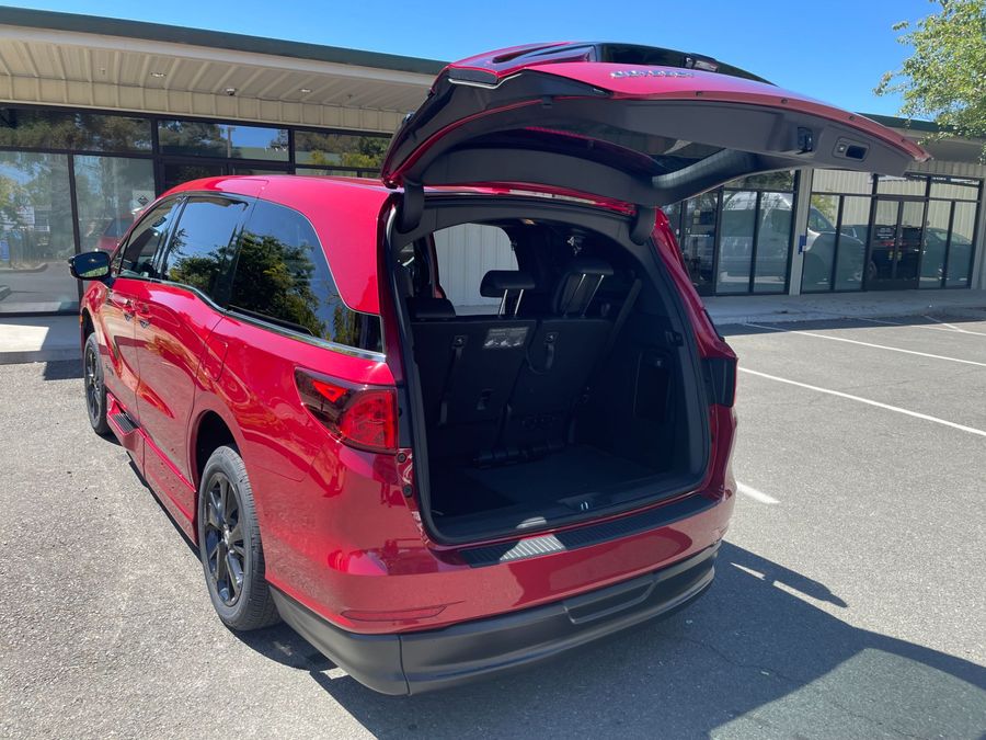 Used 2023 Honda Odyssey Sport - BraunAbility Side Entry Entry In Floor Automatic Ramp
