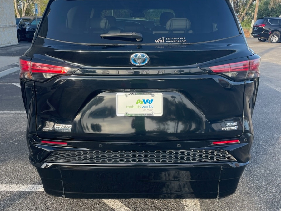 Black Toyota Sienna image number 9