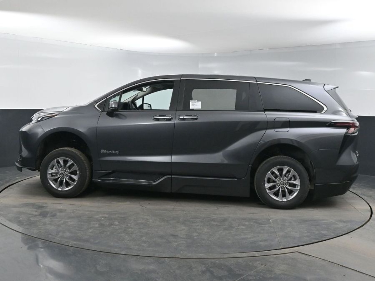 2025 TOYOTA SIENNA - Image 4