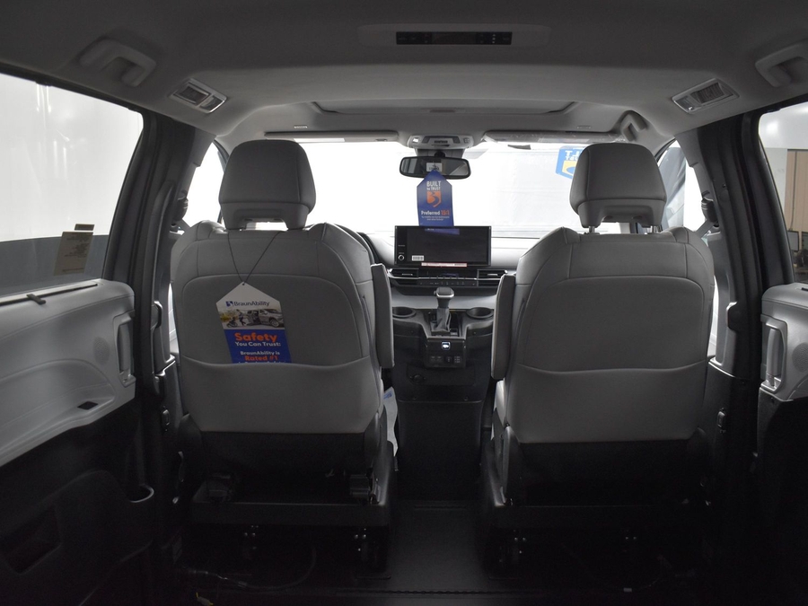New 2025 Toyota Sienna Hybrid XLE Base - BraunAbility Side Entry Entry In Floor Automatic Ramp