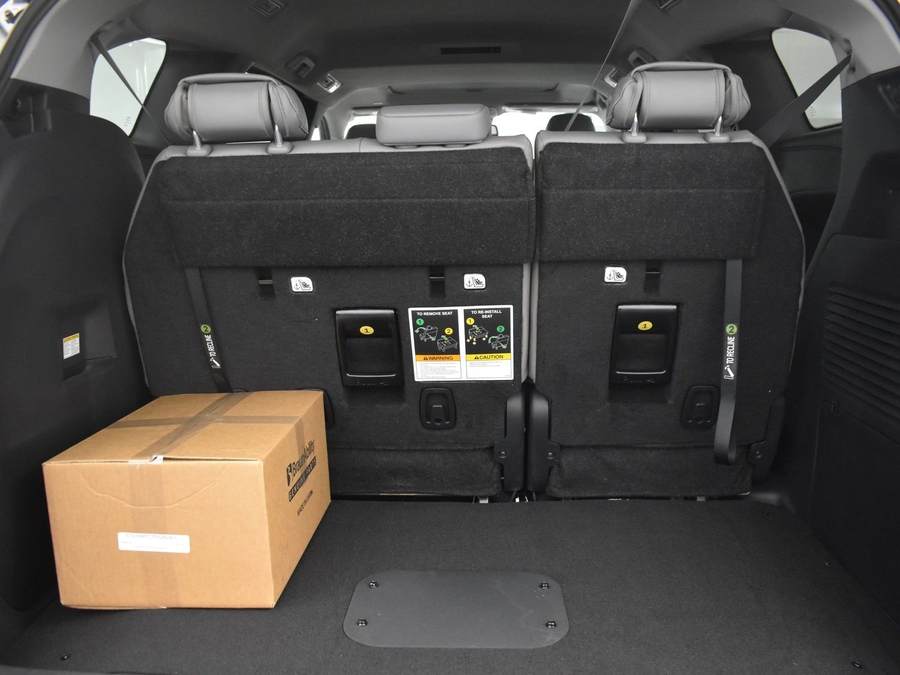 New 2025 Toyota Sienna Hybrid XLE Base - BraunAbility Side Entry Entry Fold Out Automatic Ramp