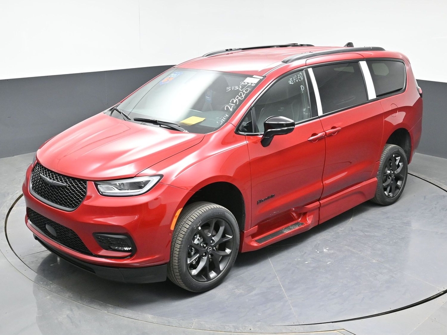 New 2026 Chrysler Pacifica Select Sport - BraunAbility Side Entry In Floor Automatic Ramp