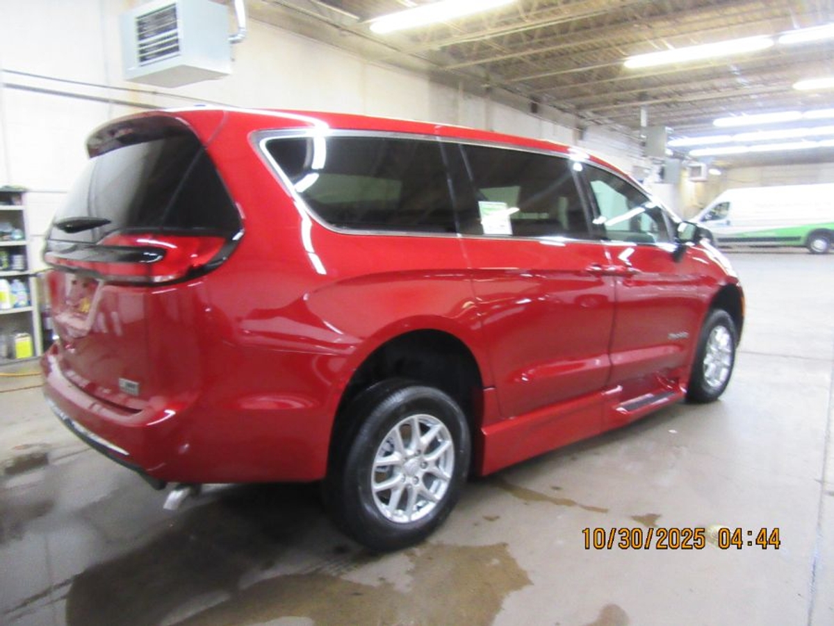 2025 CHRYSLER PACIFICA - Image 15