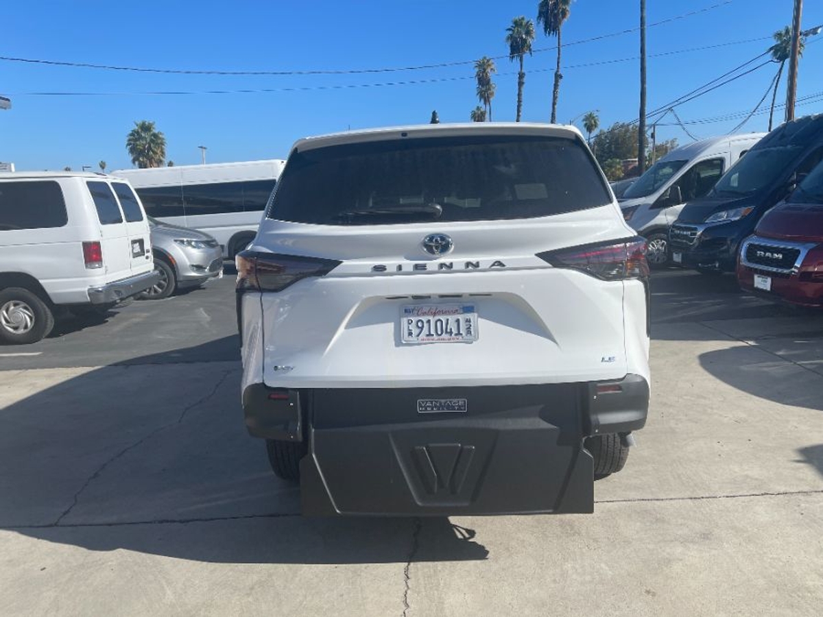 White Toyota Sienna image number 12