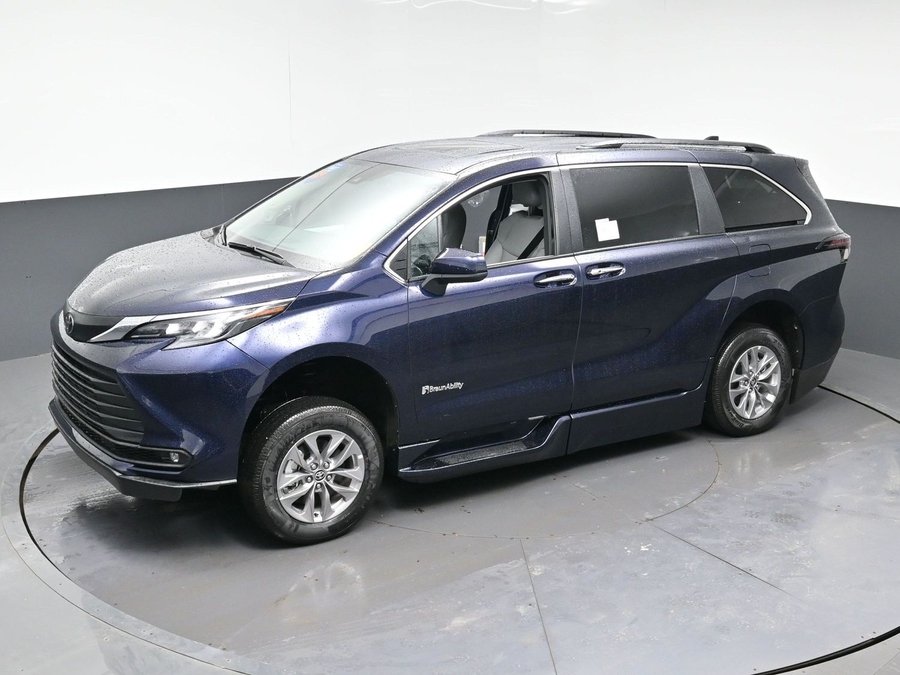 New 2026 Toyota Sienna Hybrid XLE Add - BraunAbility Side Entry Entry In Floor Automatic Ramp
