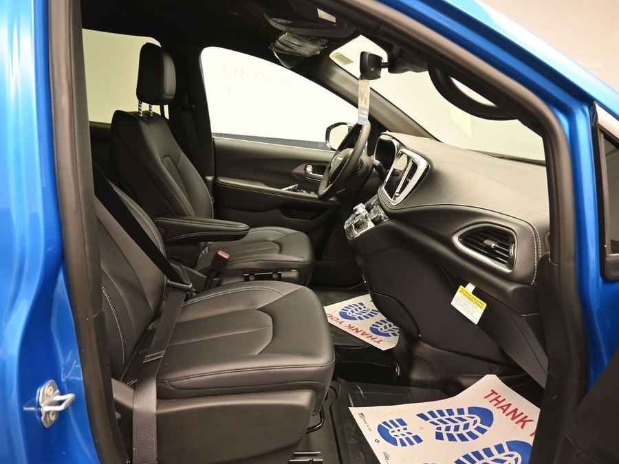 Blue Chrysler Pacifica image number 8