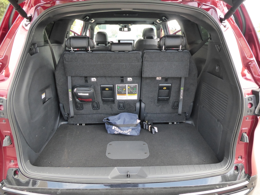 New 2026 Toyota Sienna Hybrid XSE Sport - BraunAbility Side Entry Fold Out Automatic Ramp