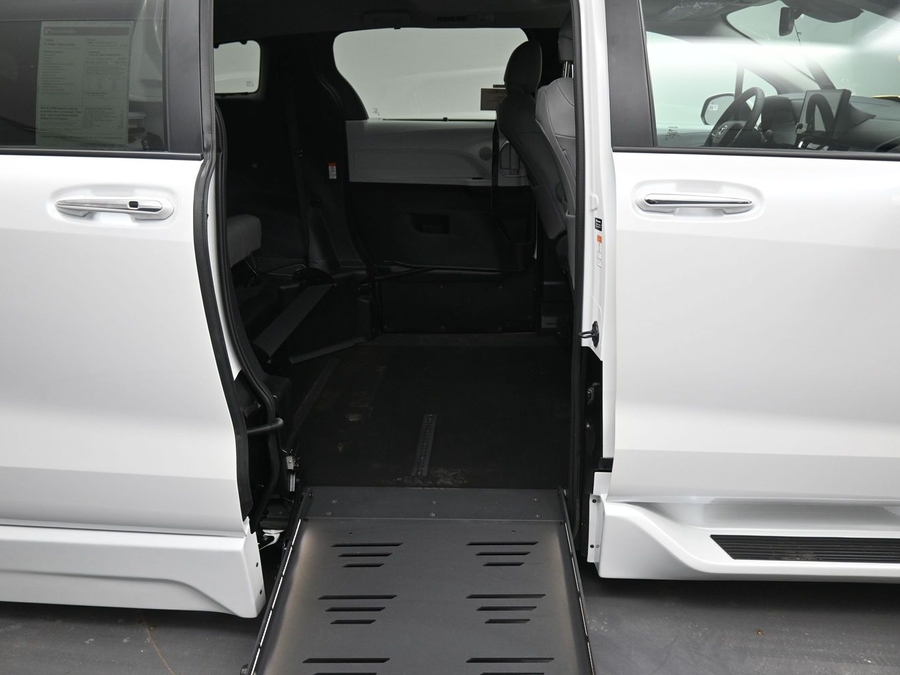 White Toyota Sienna image number 12