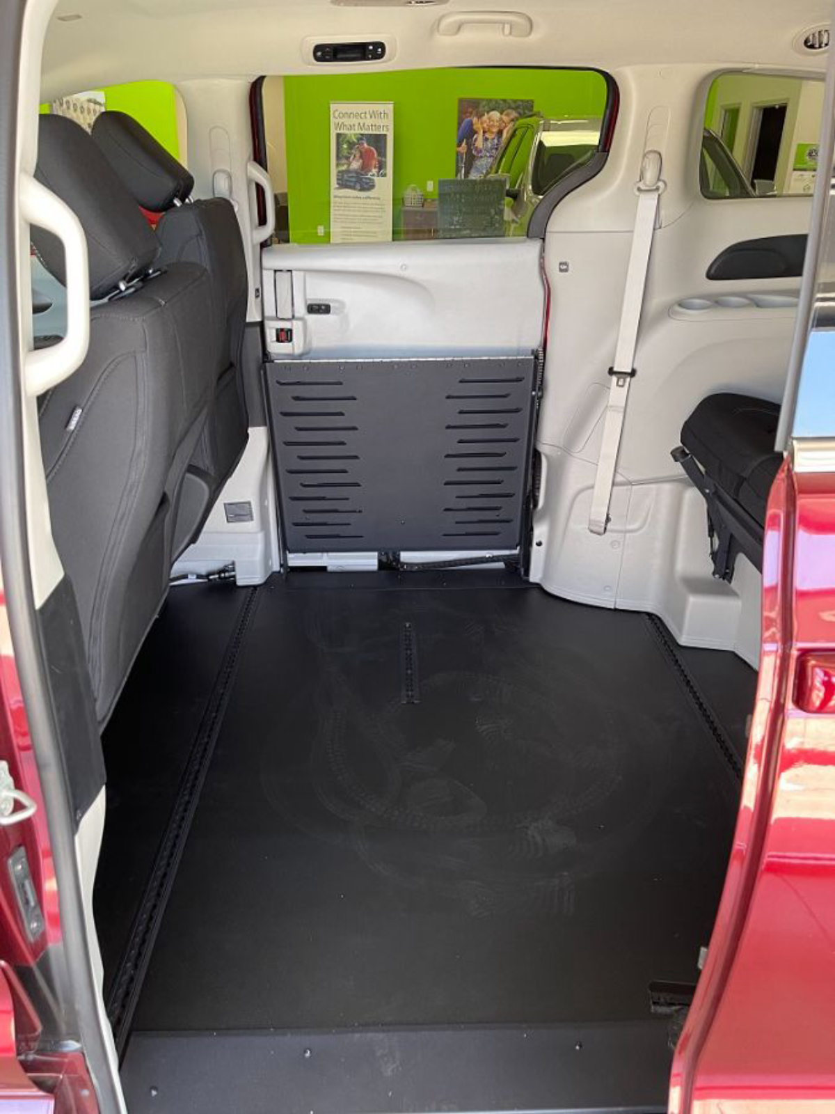 2023 CHRYSLER VOYAGER - Image 12