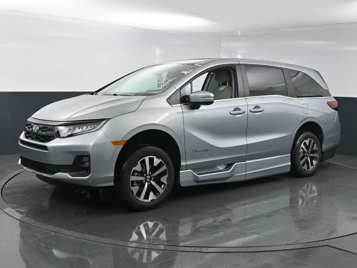 Silver Honda Odyssey image number 2