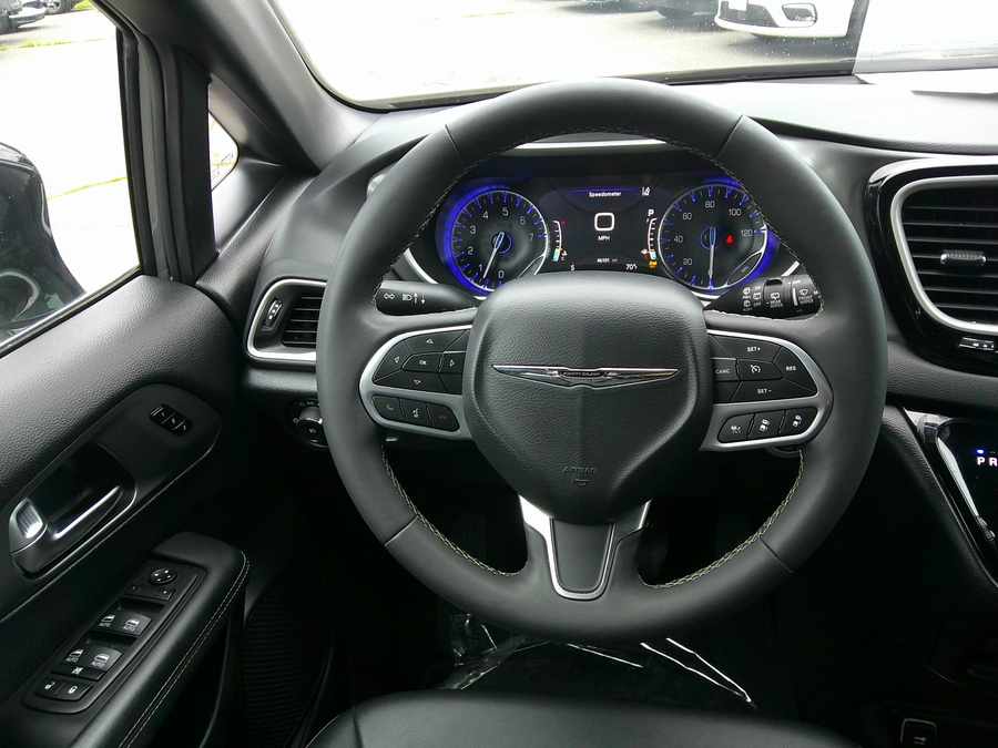 Grey Chrysler Pacifica image number 14