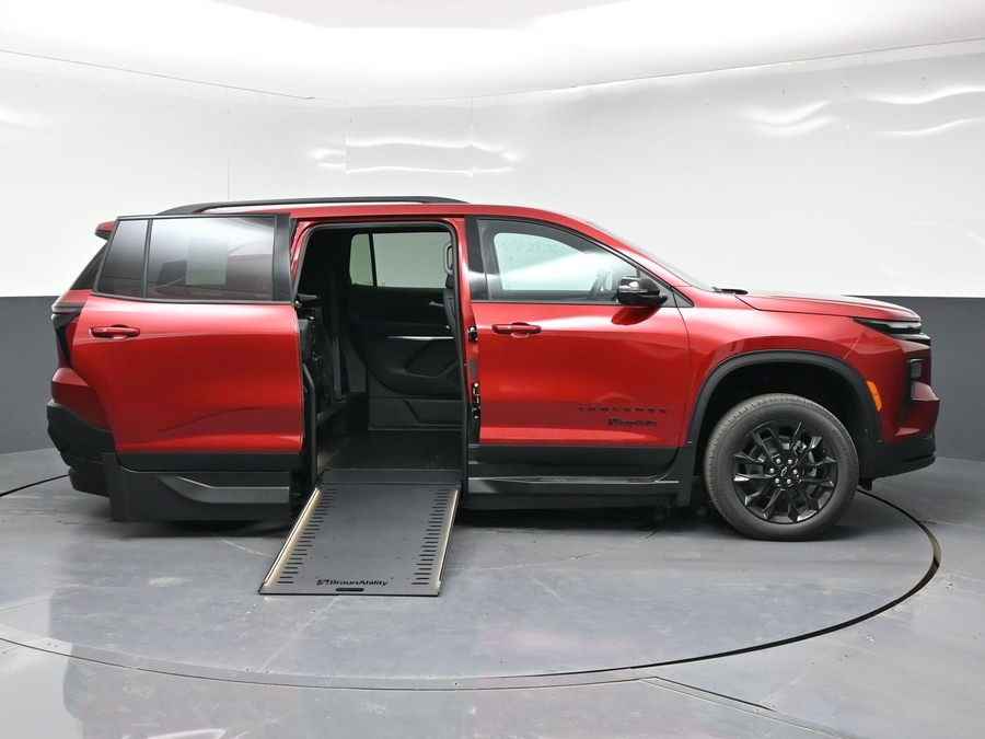 New 2026 Chevrolet Traverse 1LT Midnight - BraunAbility Side Entry In Floor Automatic Ramp