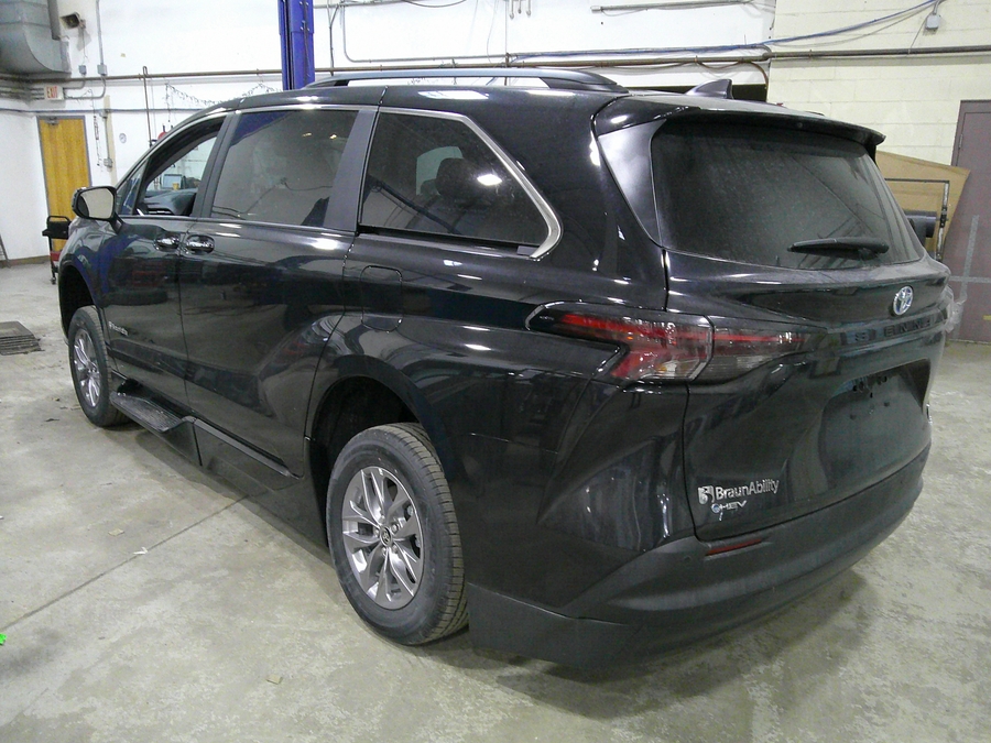 Black Toyota Sienna image number 2