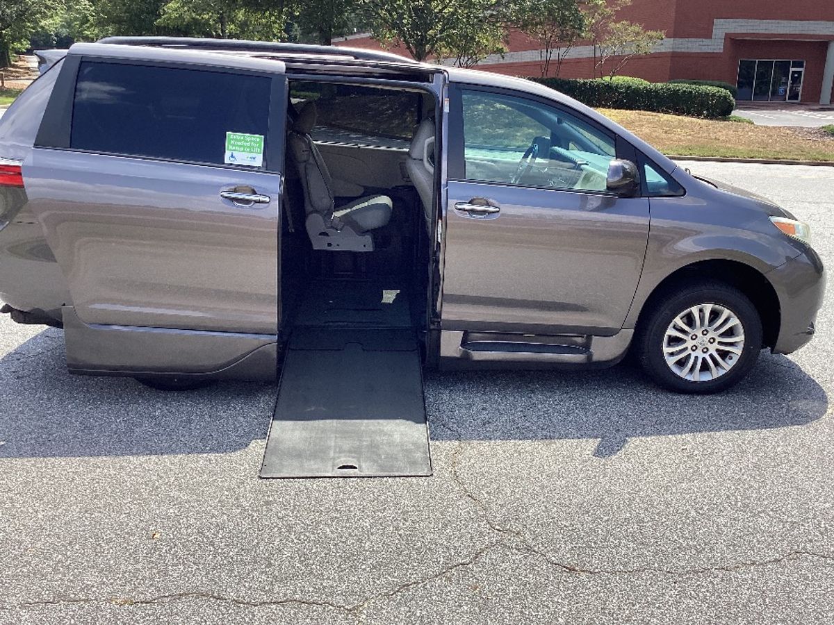 2017 Toyota Sienna XLE Premium