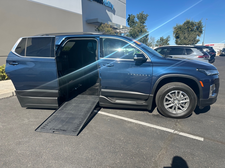Used 2022 Chevrolet Traverse 1LT - BraunAbility Side Entry Entry In Floor Automatic Ramp