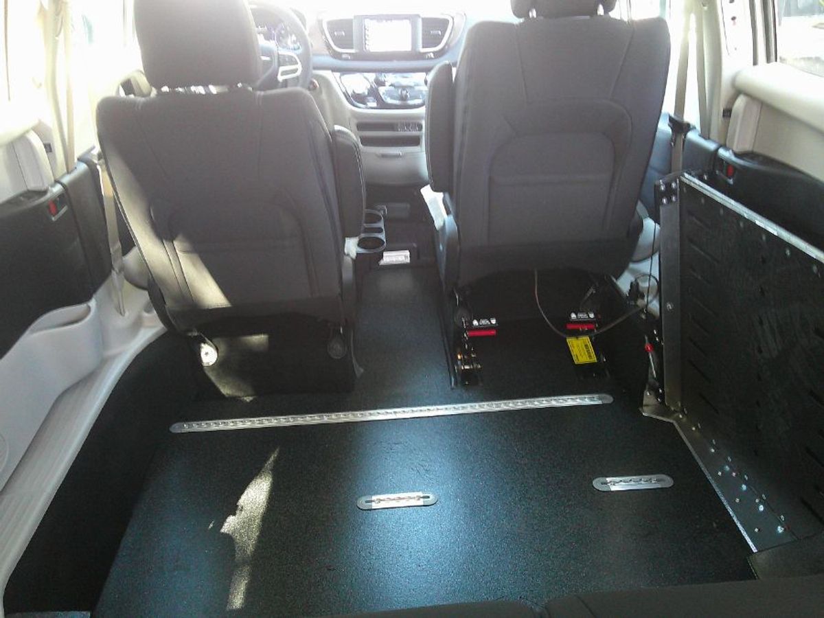 2024 CHRYSLER VOYAGER - Image 16