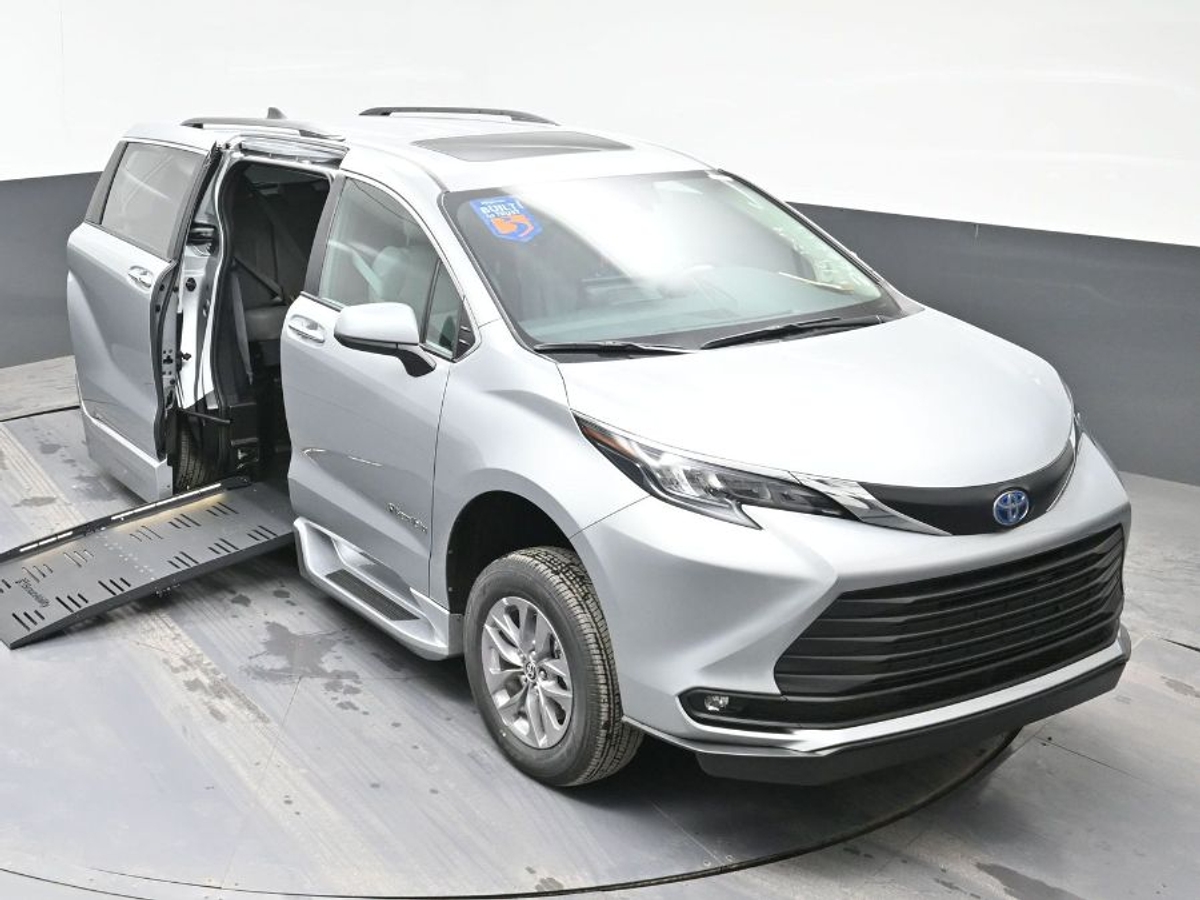 2025 TOYOTA SIENNA - Image 23
