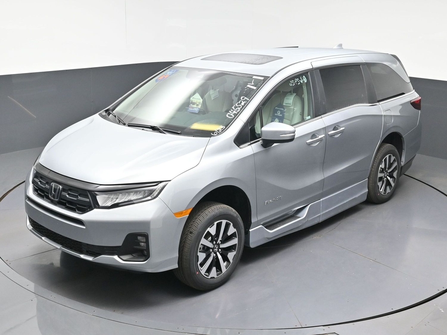 Silver Honda Odyssey image number 7