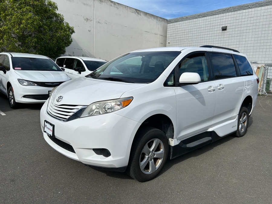 Used 2015 Toyota Sienna LE - VMI Side Entry Entry In Floor Manual Ramp