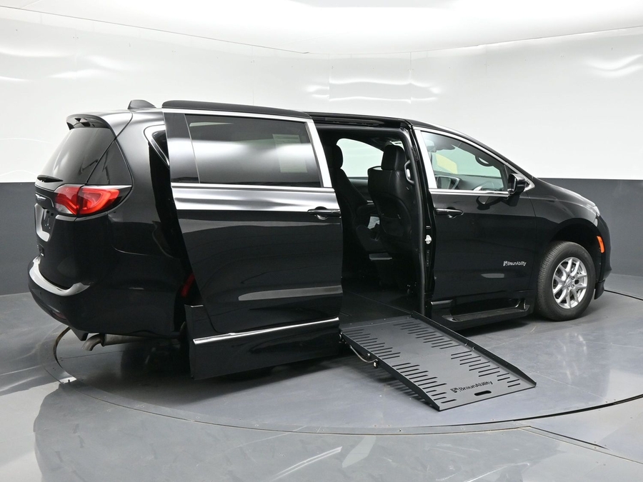 New 2026 Chrysler Voyager LX - BraunAbility Side Entry Fold Out Automatic Ramp