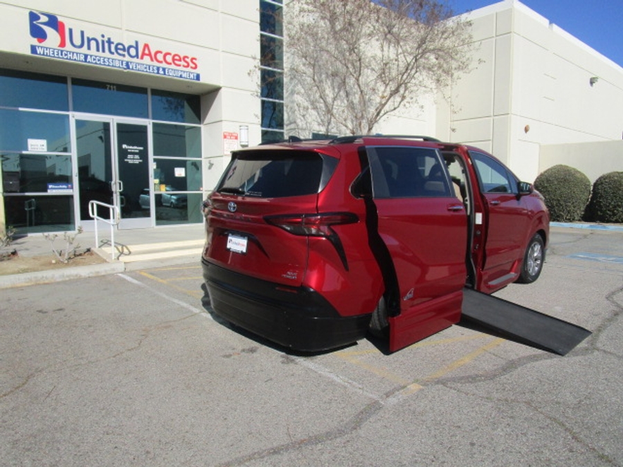 Used 2022 Toyota Sienna Hybrid XLE - VMI Side Entry Entry In Floor Automatic Ramp