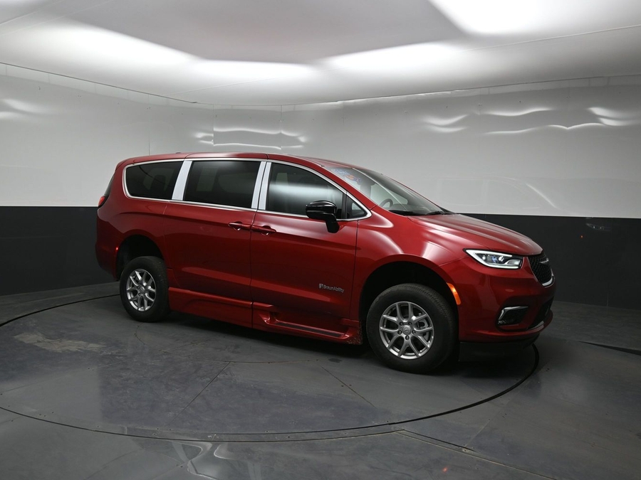Red Chrysler Pacifica image number 14