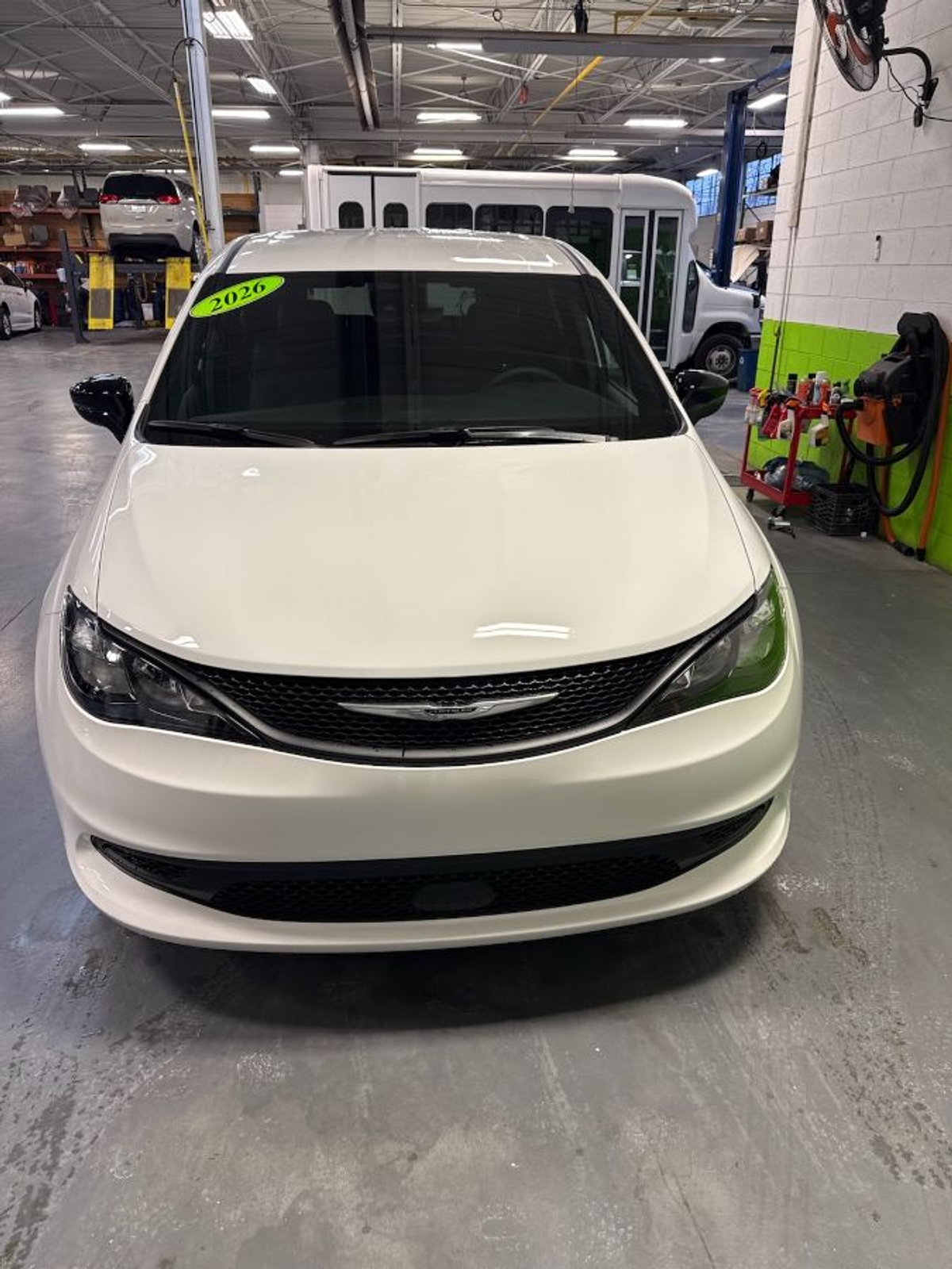 2026 CHRYSLER VOYAGER - Image 3