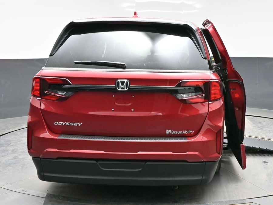 Red Honda Odyssey image number 5