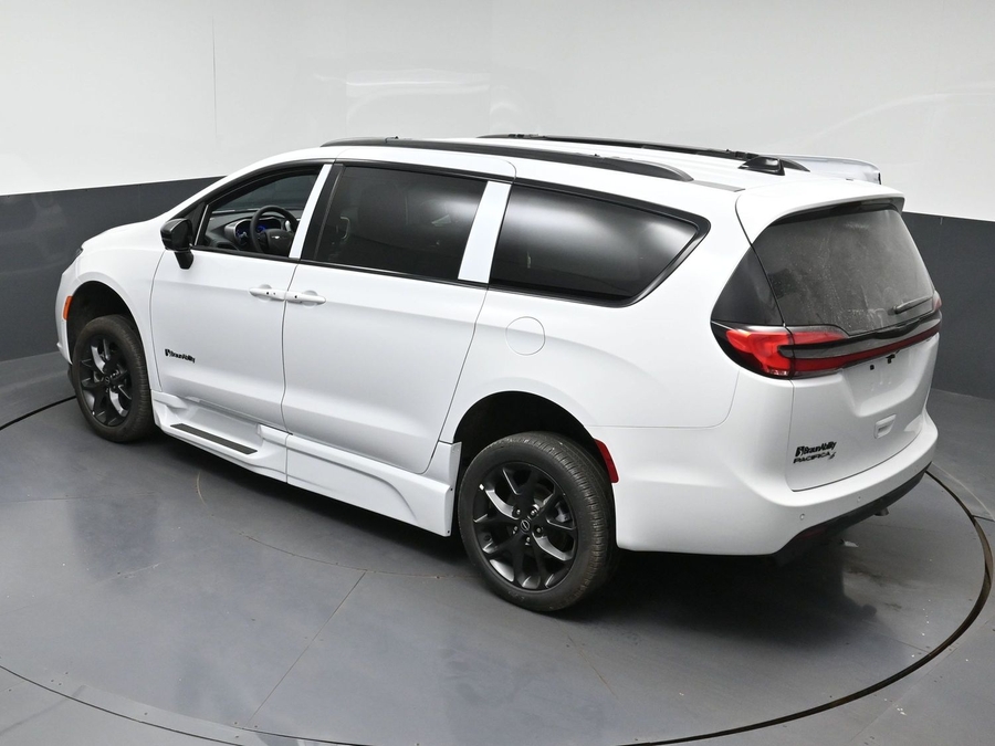 New 2026 Chrysler Pacifica Select Sport - BraunAbility Side Entry Fold Out Automatic Ramp