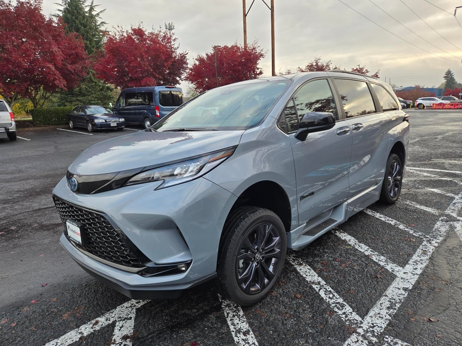 Used 2025 Toyota Sienna Hybrid XSE Sport - BraunAbility Side Entry Entry Fold Out Automatic Ramp