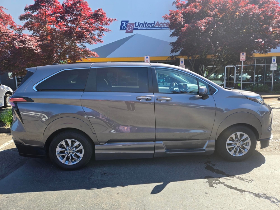 Used 2021 Toyota Sienna Hybrid LE AWD - Vantage Mobility Commercial Side Entry Entry In Floor Manual Ramp