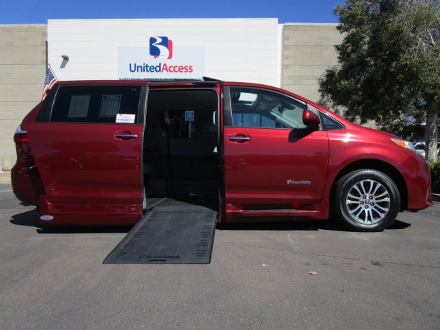 Used 2020 Toyota Sienna XLE - BraunAbility Side Entry Entry In Floor Automatic Ramp