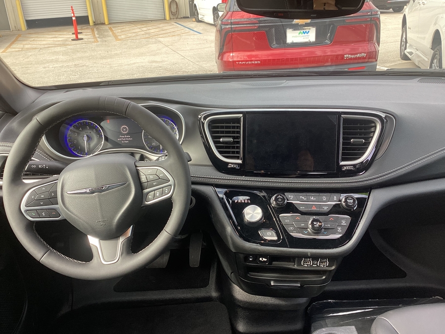 Black Chrysler Pacifica image number 9