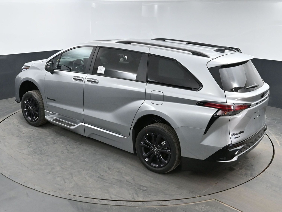 New 2025 Toyota Sienna Hybrid XSE Sport - BraunAbility Side Entry Entry In Floor Automatic Ramp