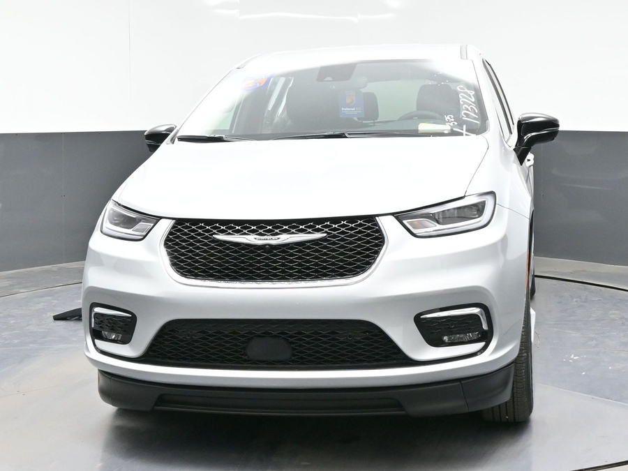 New 2026 Chrysler Pacifica Select Safety - BraunAbility Side Entry Entry Fold Out Automatic Ramp