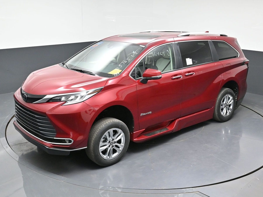 New 2026 Toyota Sienna Hybrid Limited - BraunAbility Side Entry In Floor Automatic Ramp