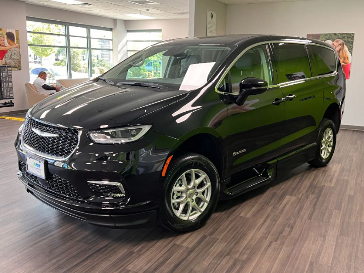 2023 CHRYSLER PACIFICA - Image 13