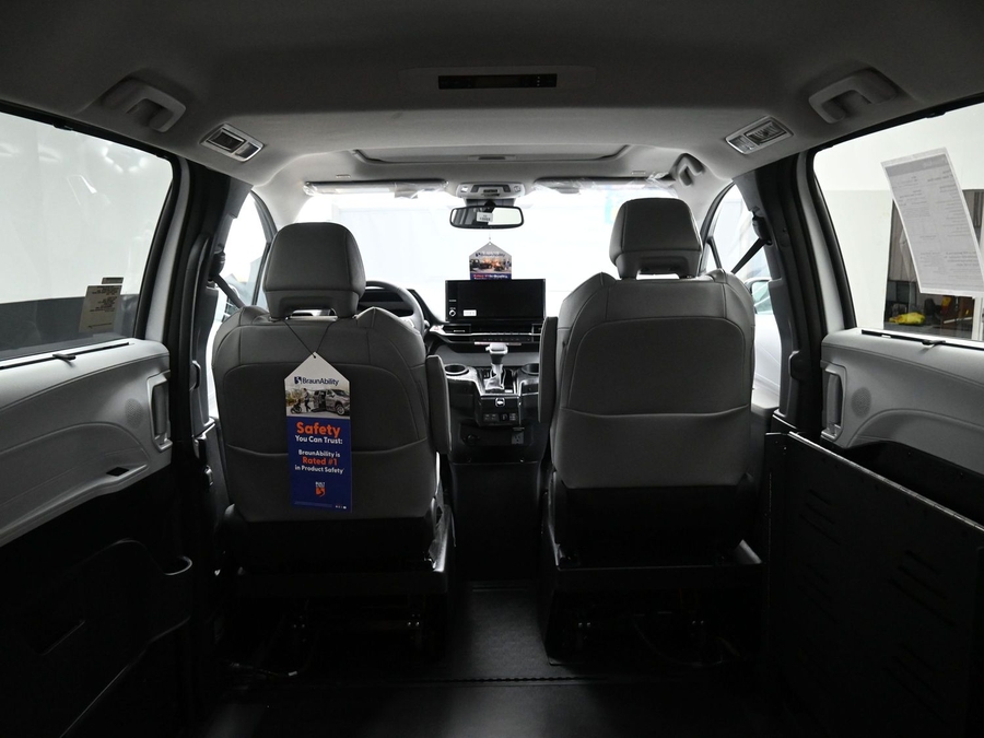 New 2026 Toyota Sienna Hybrid XLE Add - BraunAbility Side Entry Entry Fold Out Automatic Ramp