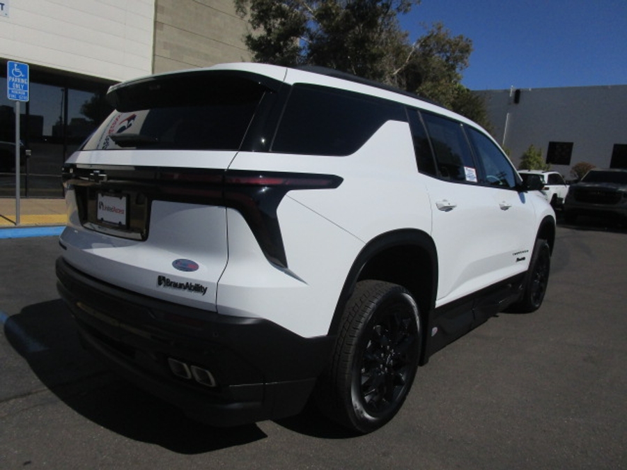 New 2026 Chevrolet Traverse 1LT Midnight - BraunAbility Side Entry In Floor Automatic Ramp