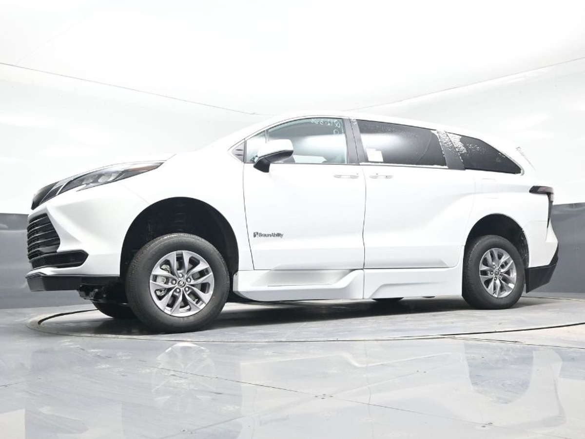 2025 TOYOTA SIENNA - Image 20