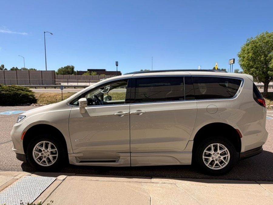 Used 2021 Chrysler Pacifica Touring L - BraunAbility Side Entry Entry In Floor Automatic Ramp