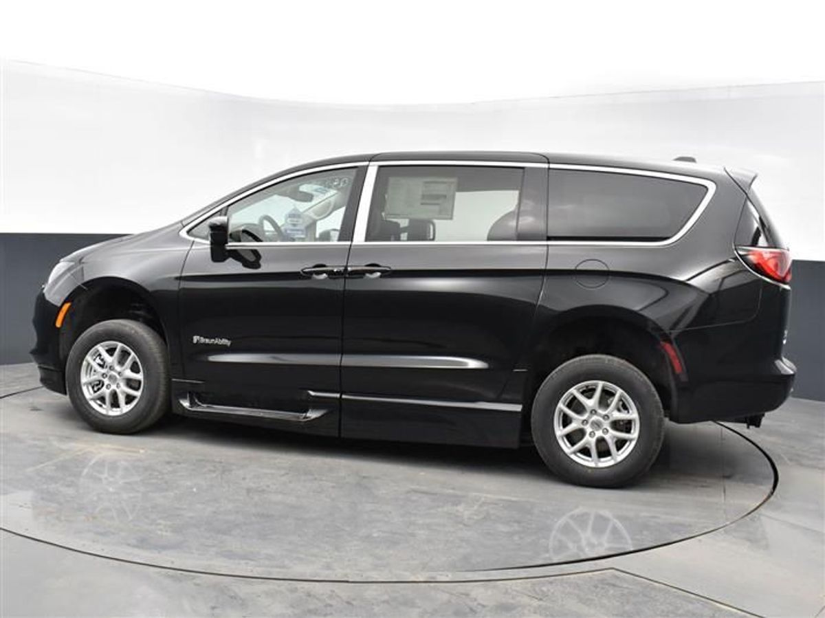 2023 CHRYSLER VOYAGER - Image 15