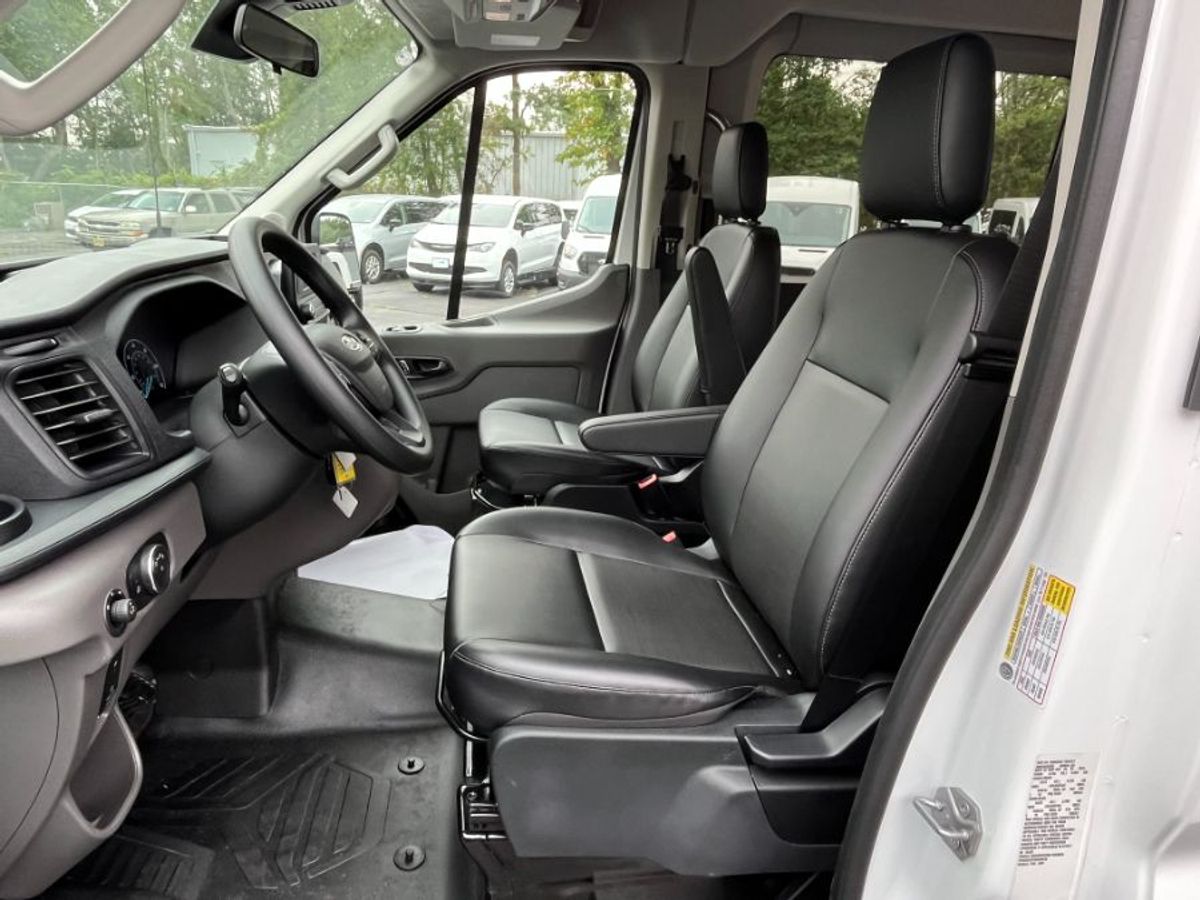 White Ford T350 image number 13