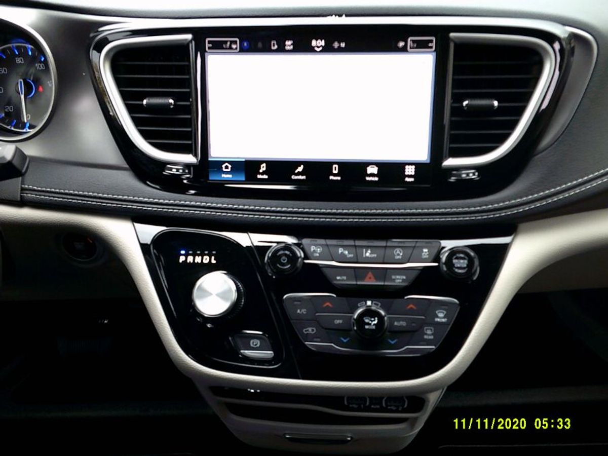 2023 CHRYSLER PACIFICA - Image 11