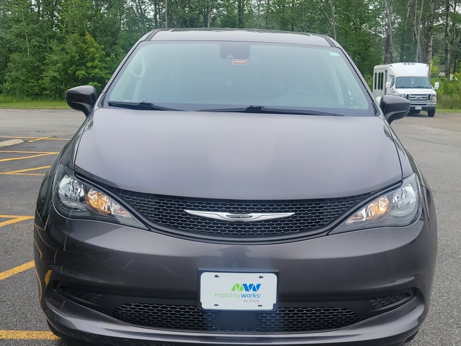 2022 Chrysler Voyager LX's photo