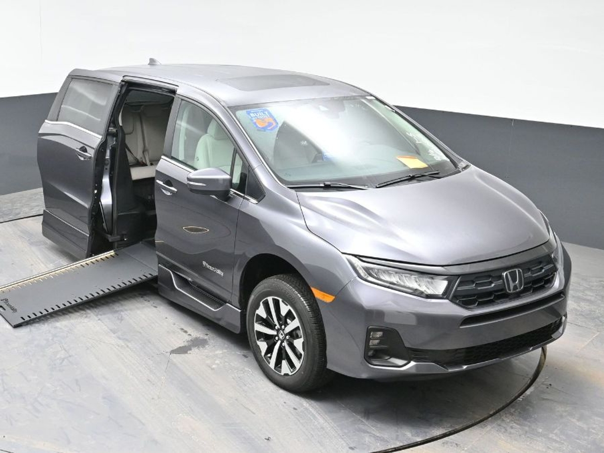 Grey Honda Odyssey image number 21