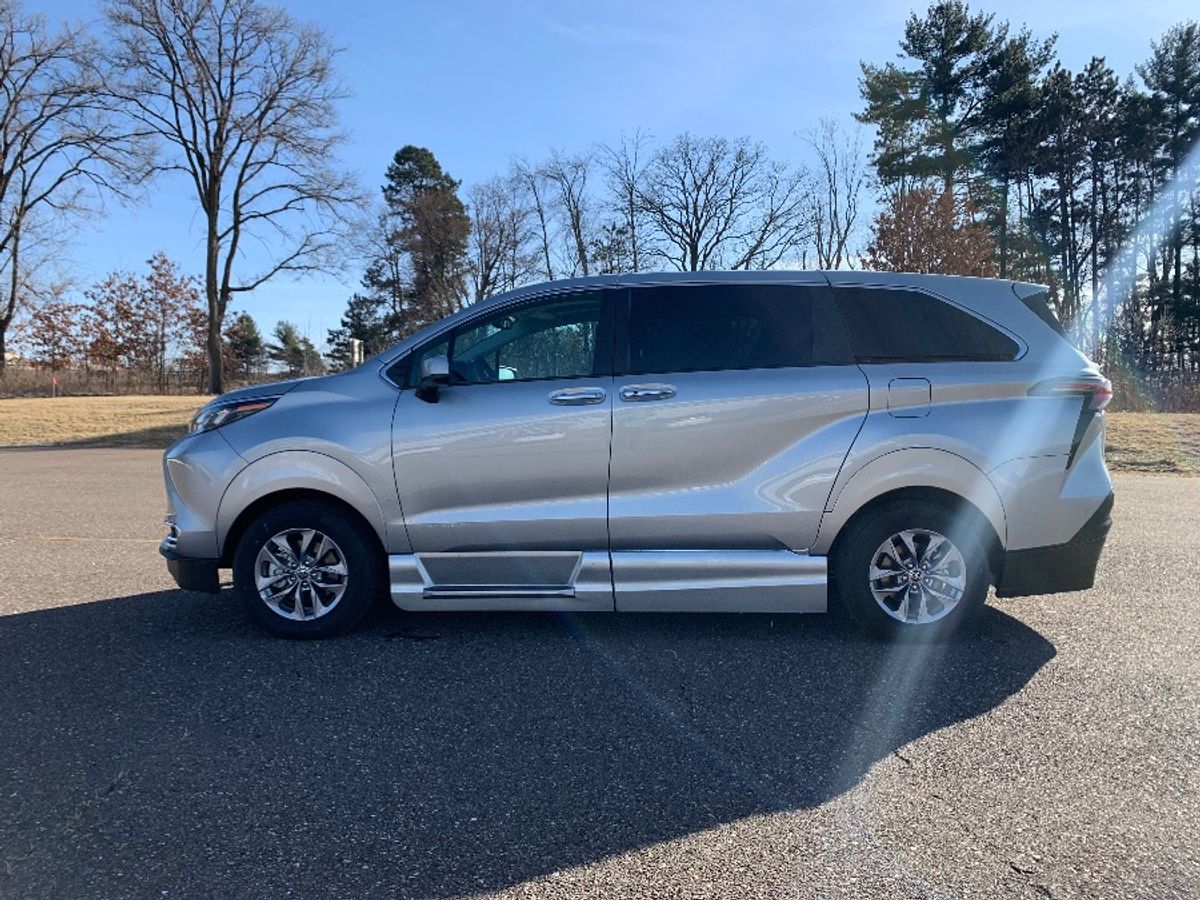 2024 TOYOTA SIENNA - Image 18